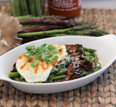 Egg-Topped Soba Noodles with Asparagus and Mushrooms