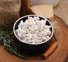 Garlic Rosemary Parmesan Popcorn