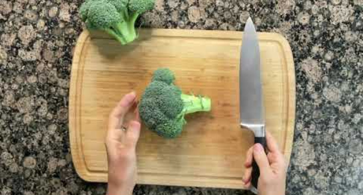 Cutting Broccoli